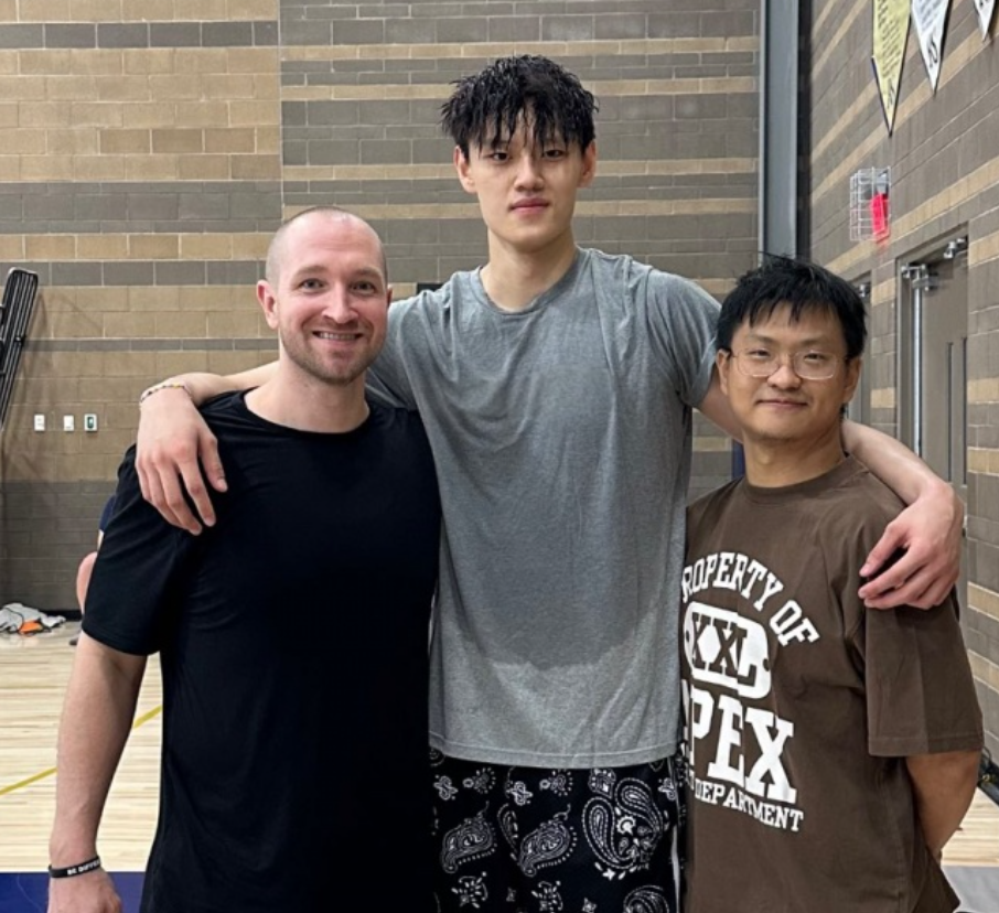 曾凡博赴美新动态！训练师爆赞投篮能力，篮记透露获双向合同有戏